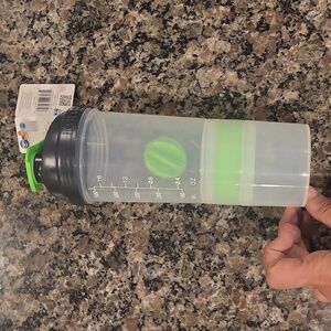 Kolorae Fitness Shaker Cup w/pill & powder compartments 18.5 fl oz NEW green